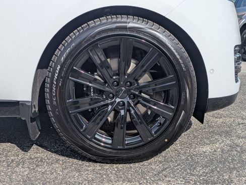 New 2026 Land Rover Range Rover Long Wheelbase SE image 10