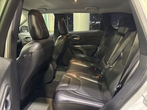 Used 2020 Jeep Cherokee Limited image 16