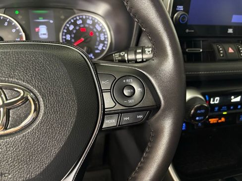 Used 2022 Toyota RAV4 XLE Premium image 22