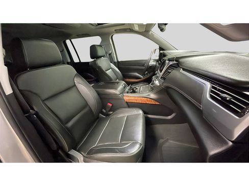 Used 2020 Chevrolet Suburban Premier image 19