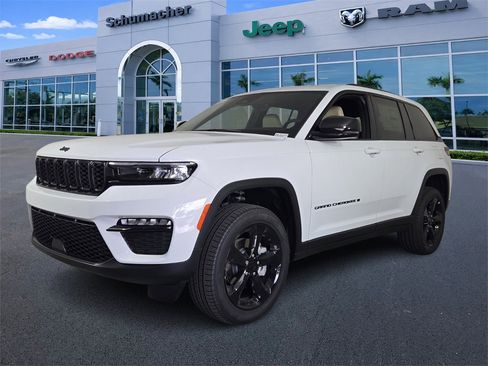 New 2025 Jeep Grand Cherokee Limited w/ Black Appearance Package image 4