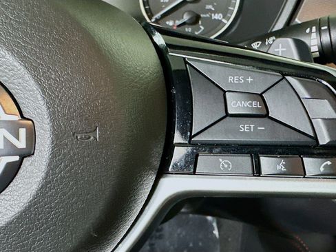 Used 2024 Nissan Altima 2.5 SR image 17