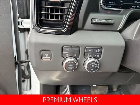Used 2024 GMC Sierra 1500 AT4 w/ Technology Package AWD/4WD image 19