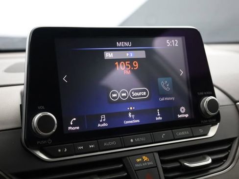 Used 2025 Nissan Altima 2.5 SV FWD image 17