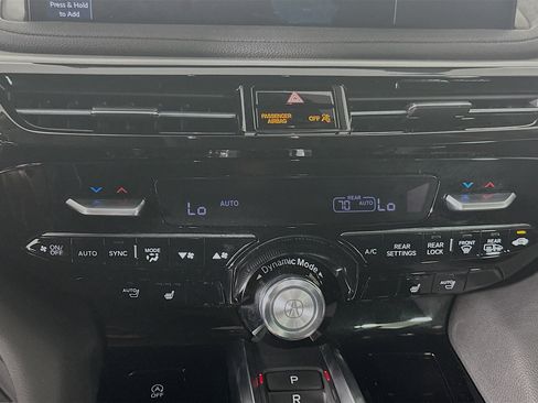 Used 2025 Acura MDX FWD image 24