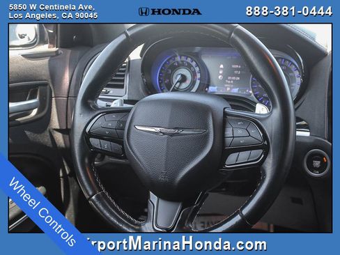 Used 2018 Chrysler 300 S RWD image 8