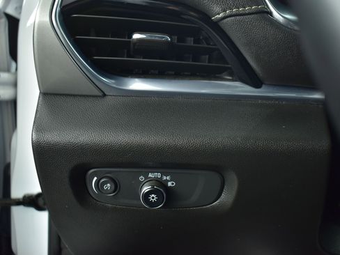 Used 2023 Chevrolet Traverse LT w/ LT Premium Package image 18