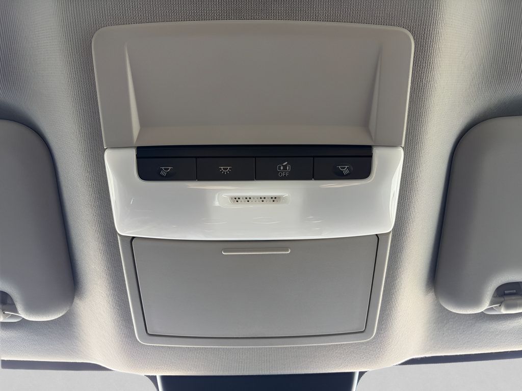 Used 2025 Nissan Sentra SR FWD image 11