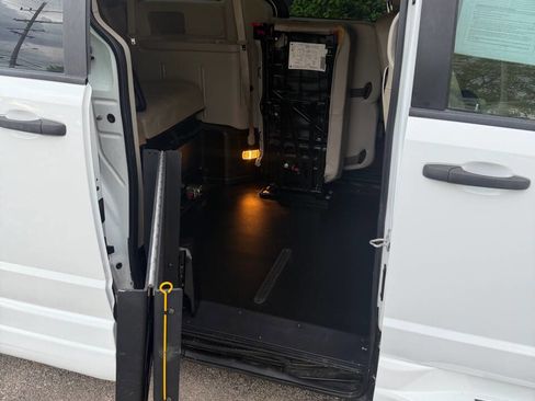 Used 2019 Dodge Grand Caravan SE w/ Power Convenience Group I FWD image 13