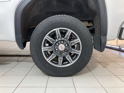 Used 2024 GMC Sierra 1500 AT4 w/ Technology Package AWD/4WD image 30
