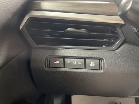 Used 2025 Nissan Altima 2.5 SV FWD image 18