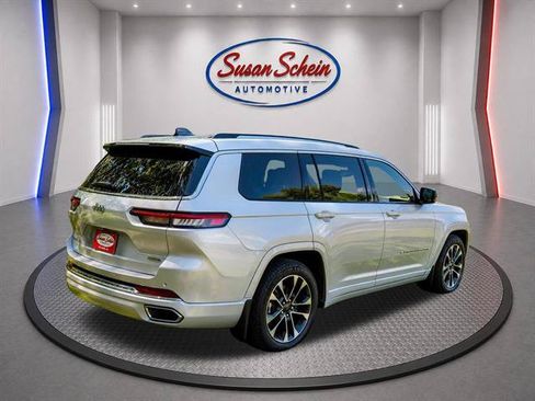Used 2023 Jeep Grand Cherokee L Overland w/ Advanced Protech Group III AWD/4WD image 5