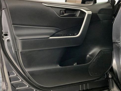 Used 2022 Toyota RAV4 LE image 18