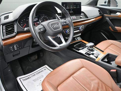 Used 2023 Audi Q5 2.0T Premium w/ Convenience Package image 2