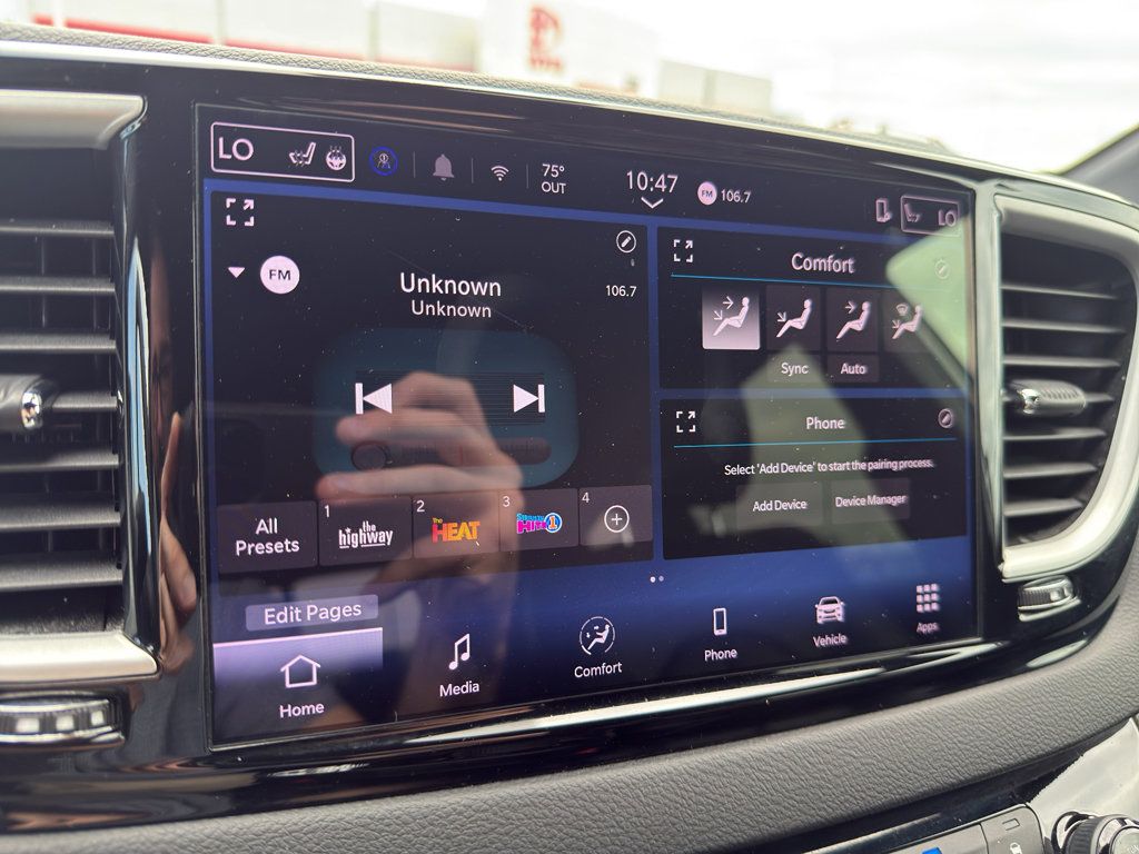Used 2025 Chrysler Pacifica Select FWD image 15