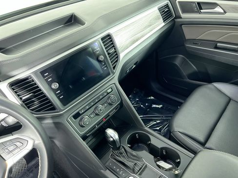 Used 2021 Volkswagen Atlas Cross Sport SE FWD image 19
