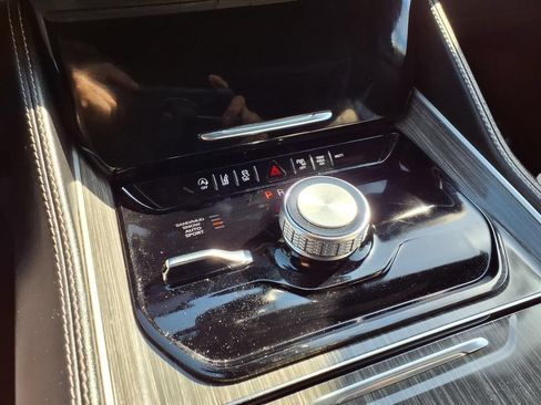 Used 2023 Jeep Wagoneer L Series II AWD/4WD image 10