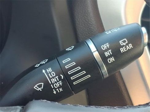 Used 2023 GMC Acadia SLT image 16