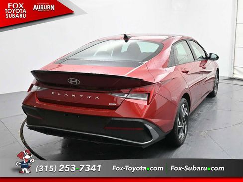 Used 2025 Hyundai Elantra SEL image 4