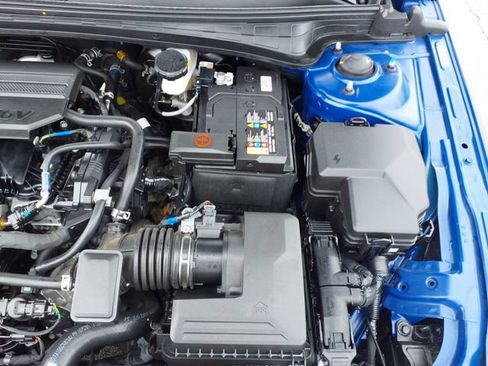 Certified 2025 Hyundai Elantra Sport FWD image 17