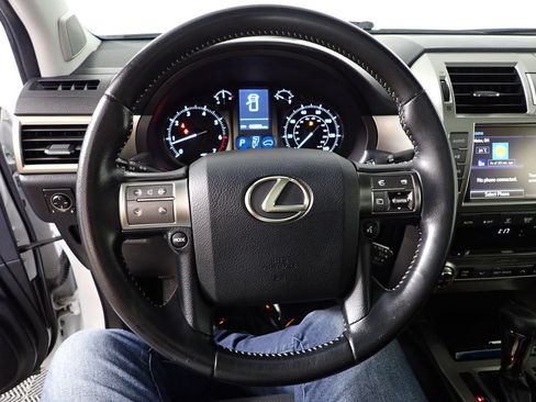 Used 2018 Lexus GX 460 w/ Preferred Accessory Package AWD/4WD image 29