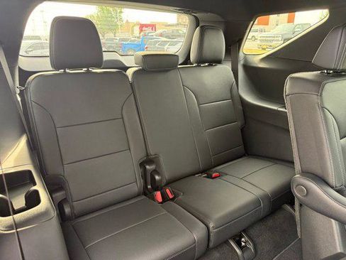 New 2026 Chevrolet Traverse LT image 9