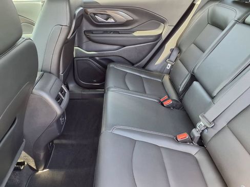 Used 2024 GMC Terrain SLT FWD image 11