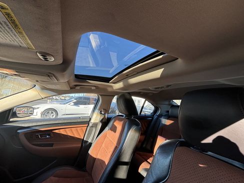 Used 2010 Ford Taurus SHO image 11