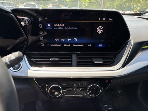 Used 2024 Chevrolet Trax LT w/ LT Convenience Package FWD image 27