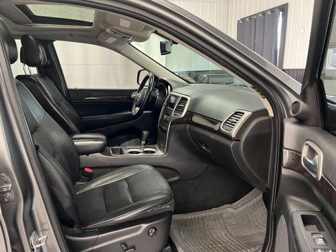 Used 2012 Jeep Grand Cherokee Laredo AWD/4WD image 11