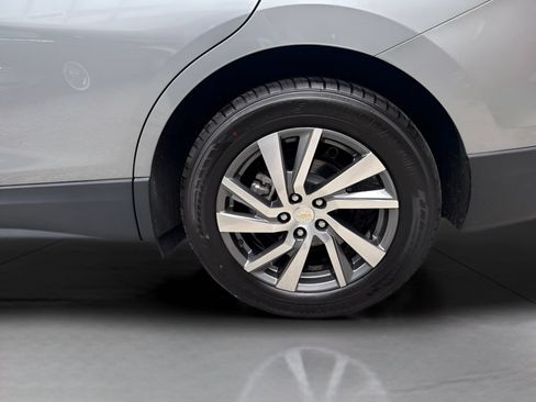 Used 2023 Chevrolet Equinox Premier AWD/4WD image 8