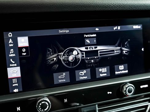 Certified 2023 Porsche Macan S AWD/4WD image 24