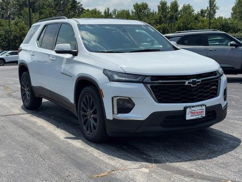 Used 2023 Chevrolet Traverse RS AWD/4WD image 2