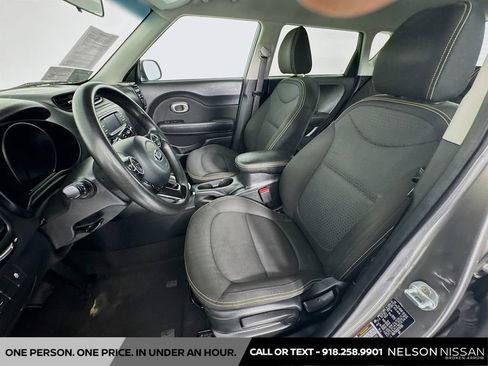 Used 2016 Kia Soul + FWD image 19