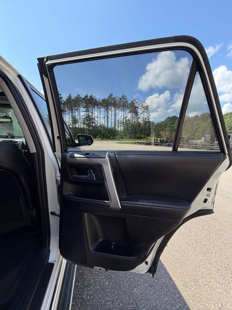 Used 2016 Toyota 4Runner Limited AWD/4WD image 20