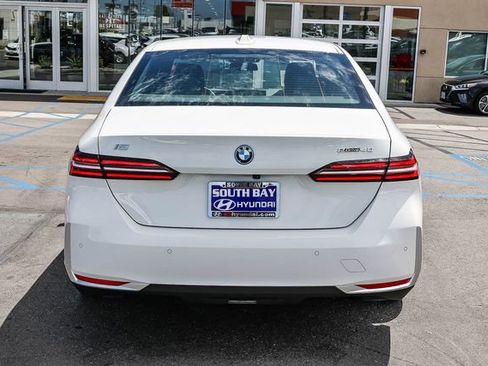 Used 2024 BMW i5 eDrive40i RWD image 5
