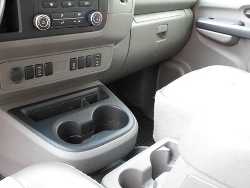 Used 2016 Nissan NV 2500 SV w/ Technology Package image 18