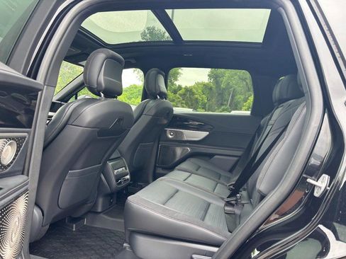 Used 2025 Lincoln Nautilus Reserve AWD/4WD image 11