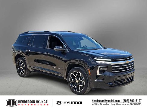 Used 2025 Chevrolet Traverse High Country FWD image 2