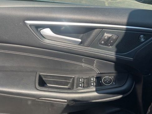 Used 2024 Ford Edge Titanium image 19