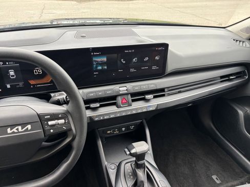 Used 2025 Kia K4 LXS image 17