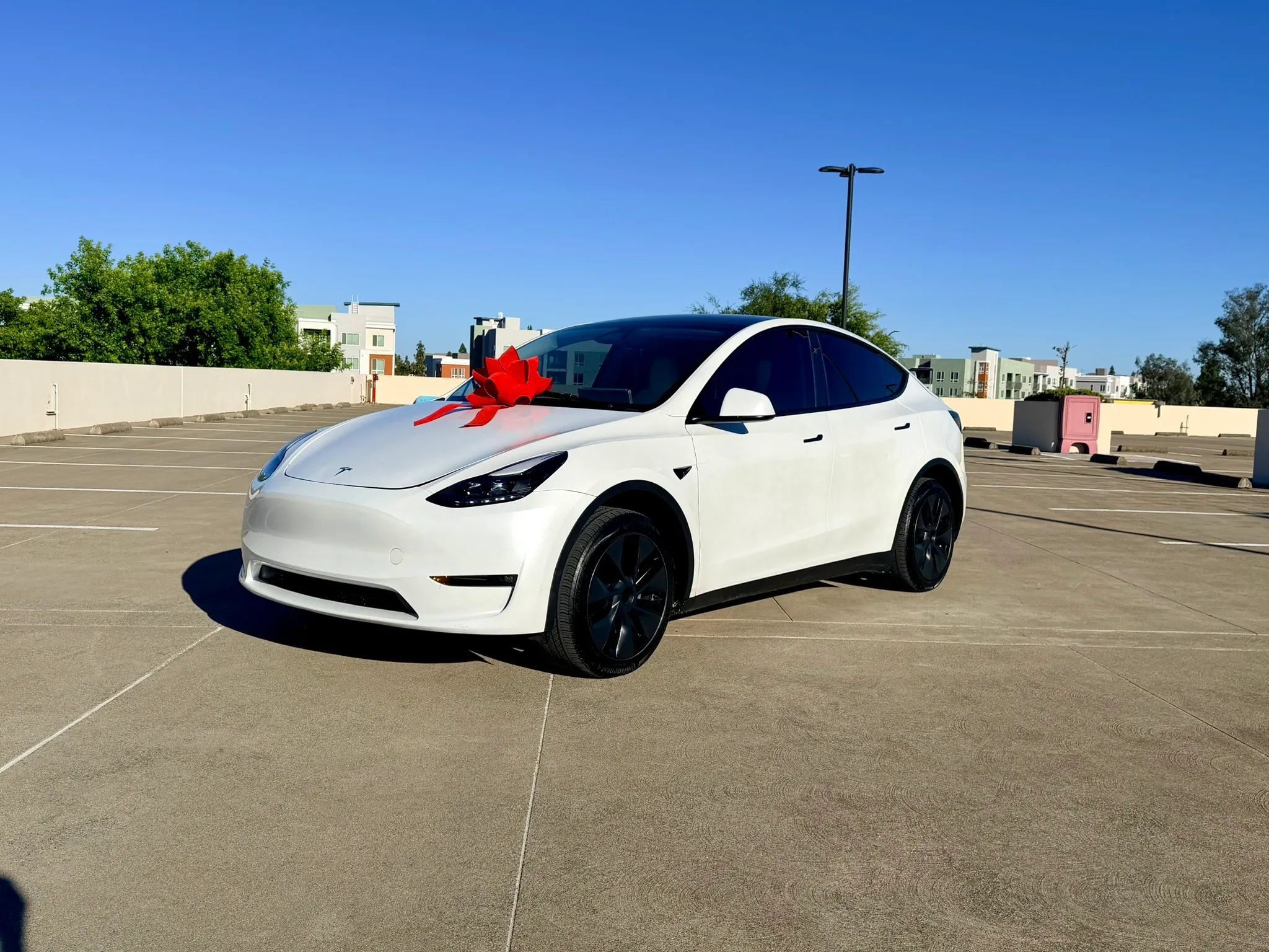 Used 2024 Tesla Model Y Long Range RWD image 2