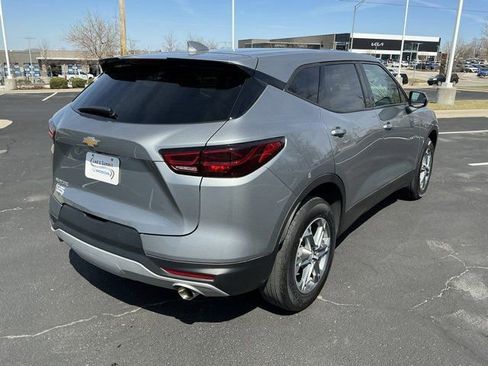 Used 2025 Chevrolet Blazer LT FWD image 3