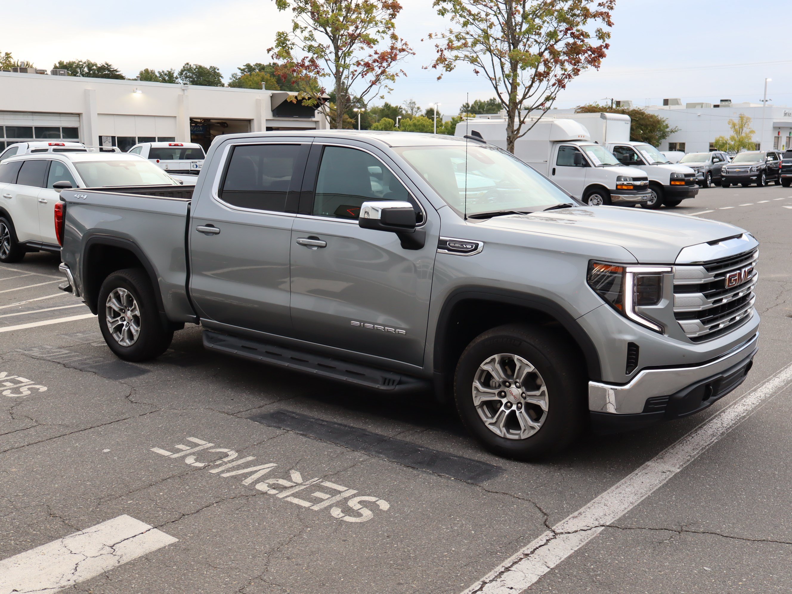 Used 2025 GMC Sierra 1500 SLE w/ Preferred Package AWD/4WD image 13