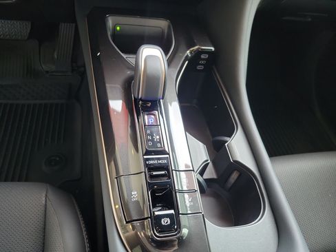 Certified 2024 Toyota Crown AWD/4WD image 23
