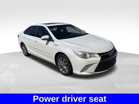Used 2017 Toyota Camry XLE w/ Moonroof Package FWD image 8