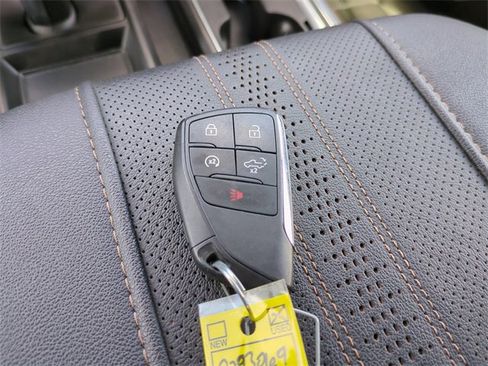 Used 2023 Chevrolet Silverado 1500 High Country w/ Z71 Off-Road Package image 28