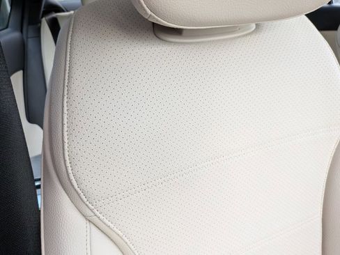 Used 2025 Mercedes-Benz C 300 4MATIC Sedan image 19