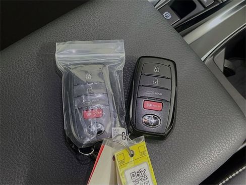 Used 2025 Toyota Camry LE image 32