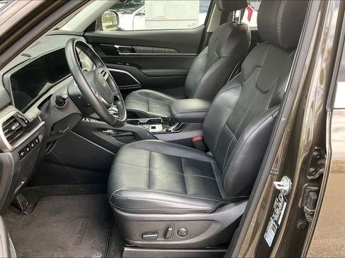 Certified 2024 Kia Telluride EX w/ EX Captain's Chair Package FWD image 13